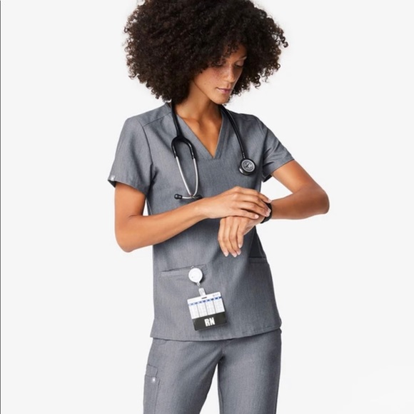 Figs Tops - FIGS CASMA™ Three-Pocket Scrub Top- Graphite (M)
